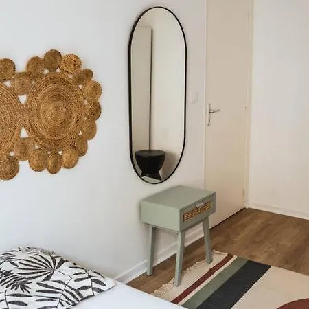 Center Rue Zola : Space And Comfort
