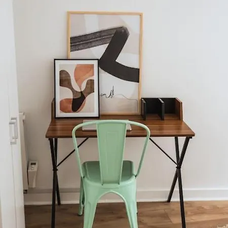 Center Rue Zola : Space And Comfort