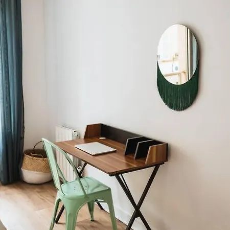 Lägenhet Center Rue Zola : Space And Comfort
